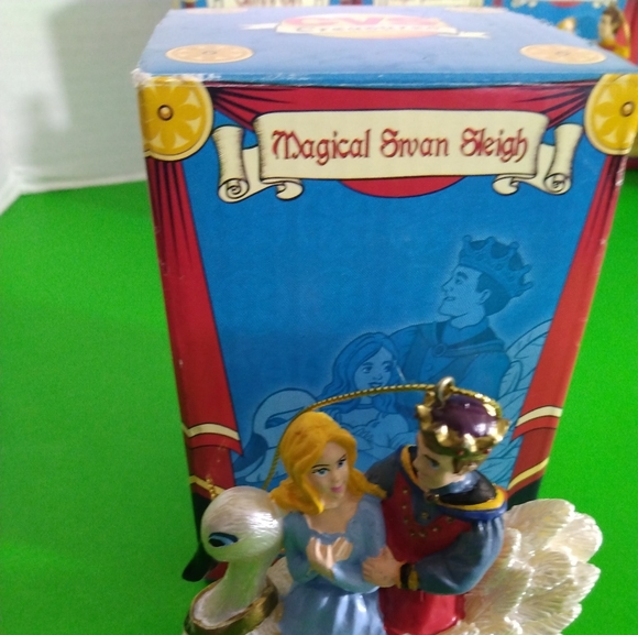 The Nutcracker Magical Swan Sleigh - Picture 1 of 2